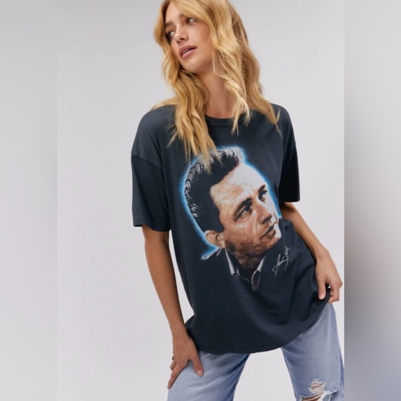 Daydreamer Small Johnny Cash Graphic Top. 🖤⚡️ - Picture 1 of 7